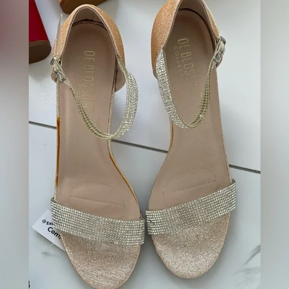 Shoe Lot 10 pairs of shoes. Size 10 - Picture 9 of 11